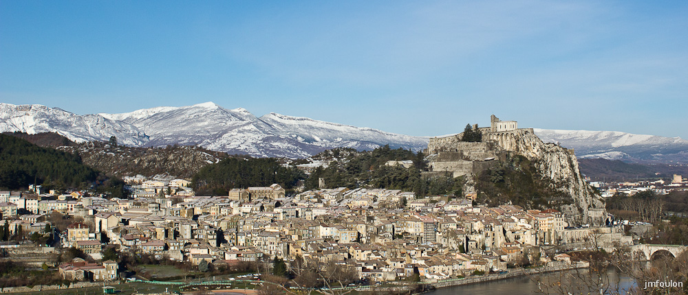 tr-baume-008-2.jpg - Vue sur la vieille ville de Sisteron depuis l'ancienne route d'Entrepierre