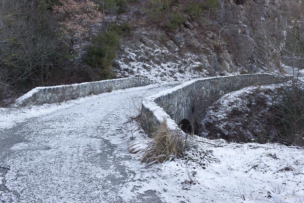 tr-baume-013-2.jpg - Le pont de l'Artilleur (nouveau)