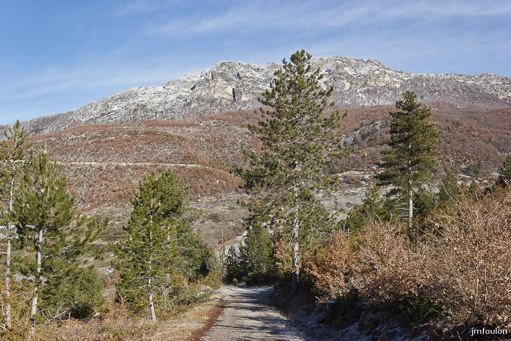 tr-baume-028-2.jpg - Vue sur l'adret de la montagne de la Baume (1147 m)