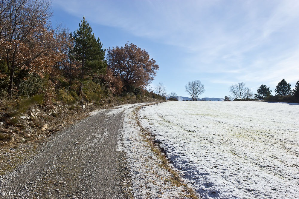 tr-baume-034-2.jpg - La piste qui va nous ramener au pied de la Baume