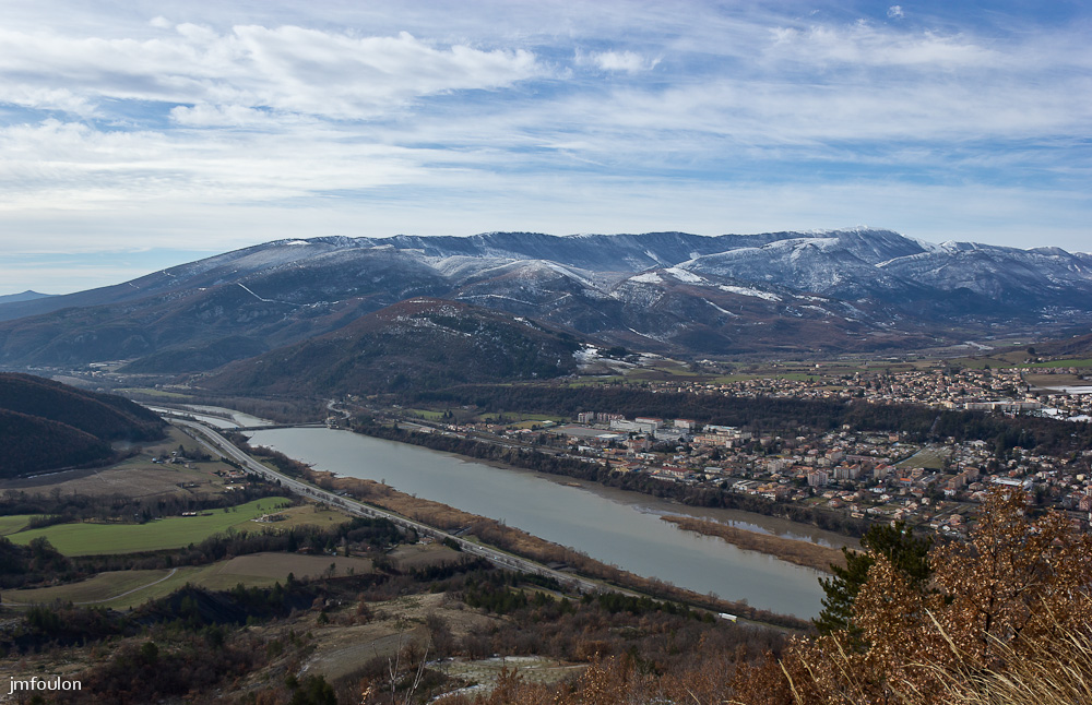 tr-baume-047-2.jpg - Vue vers le sud et le barrage de St Lazarre