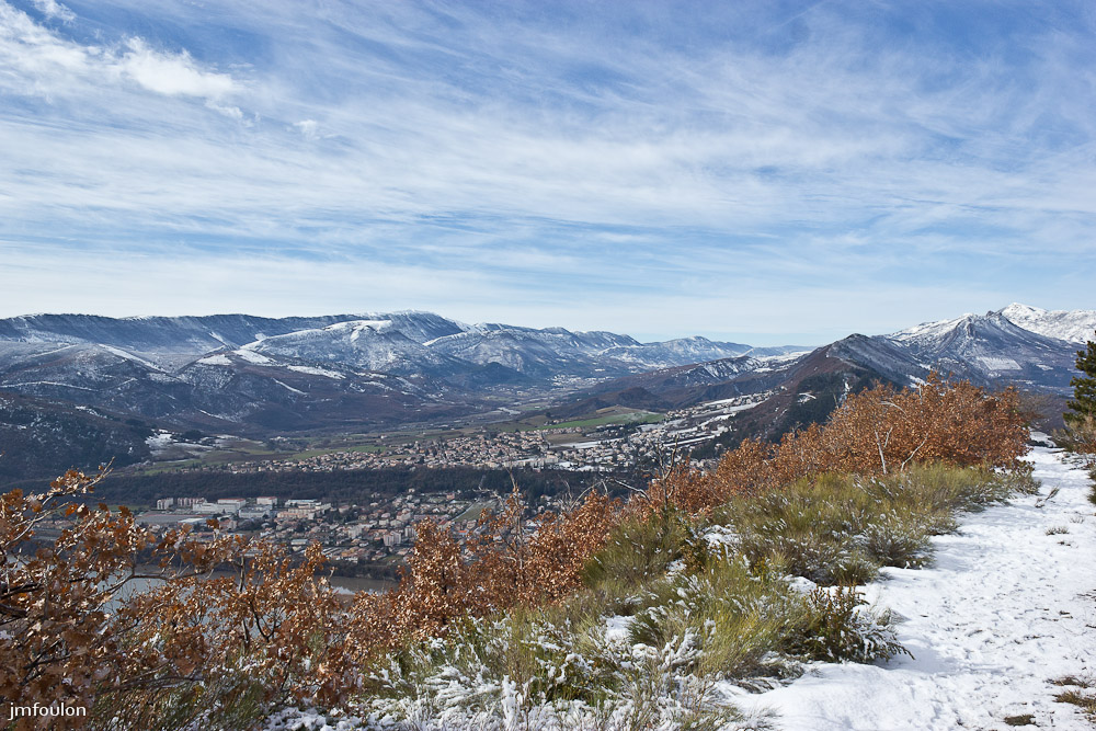 tr-baume-052-2.jpg - Vue vers le Sud/Ouest depuis la piste que nous suivons toujours