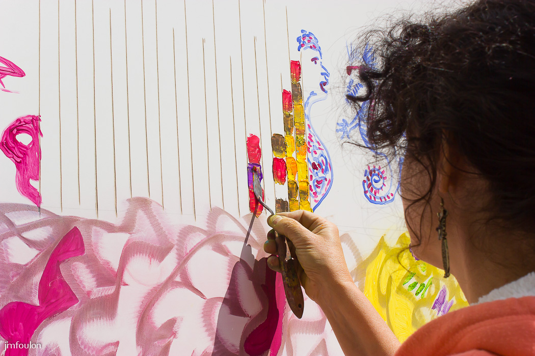 perf-008-2.jpg - Performance Sist'Arts du 31 mai 2014 Sisteron - Les Marres - Emmanuelle Bernard