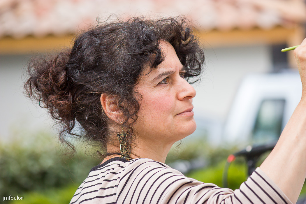 perf-044-2.jpg - Performance Sist'Arts du 31 mai 2014 Sisteron - Les Marres - Emmanuelle Bernard