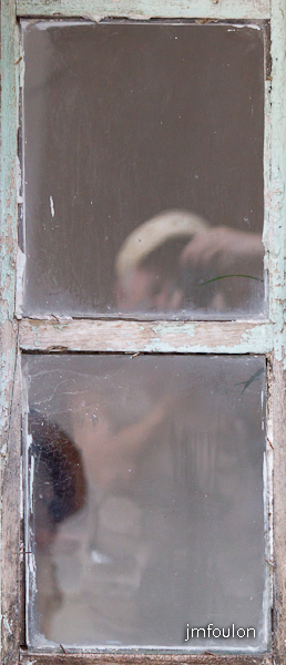 fenetre-autoportrait-1.jpg - Quartier de Bourg Reynaud - Autoportrait en reflet