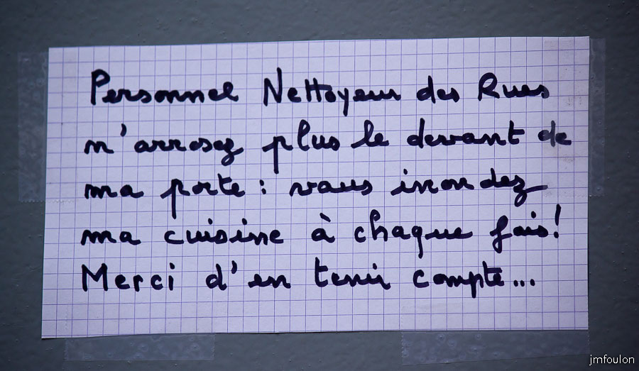 message-01.jpg - Quartier de La Coste - Message sur une porte