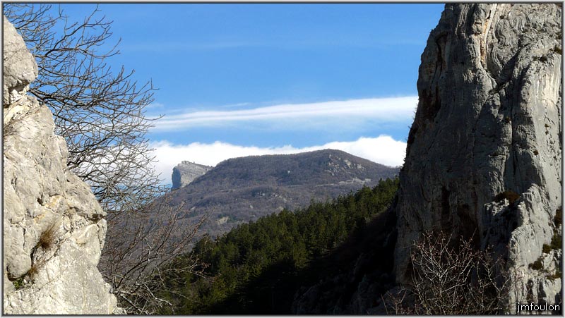 baume-04web.jpg - Sisteron - La clue de la Durance à la  Baume. Au loin Gache (1356 m)