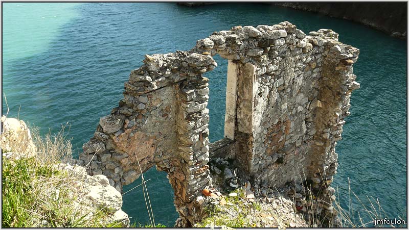 baume-pont-ruine-02web.jpg - Sisteron -  Ruines au pied du Pont de la Baume (Sud)