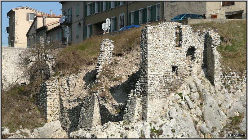 baume-pont-ruine01web.jpg - Sisteron -  Ruines au pied du Pont de la Baume (Sud)