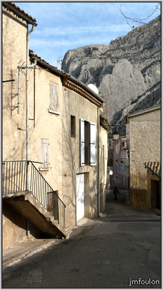 rue-b-remparts-01web.jpg - Rue Basse des Remparts - Cette rue est la plus basse de Bourg Reynaud et rejoint la Place de la Poterne