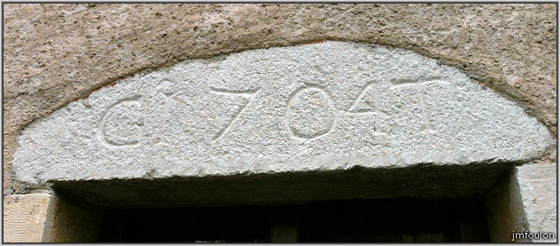 rue-bg-reynaud-04web.jpg - Rue Bourg Reynaud - Linteau " C 1704 T "