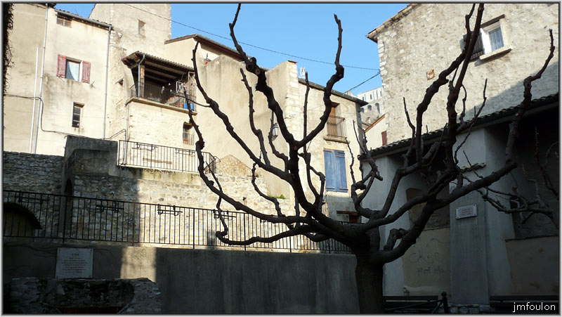 rue-bg-reynaud-07web.jpg - Rue Bourg Reynaud - Au dessus de trouve la rue du Grand Couvert que nous verrons plus loin