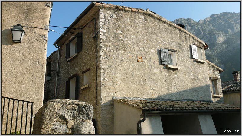 rue-de-la-croix-01web.jpg - Rue de la Croix - Cette rue fait communiquer les rues Bourg Reynaud et du Grand Couvert qui se trouve plus haut à l'ouest