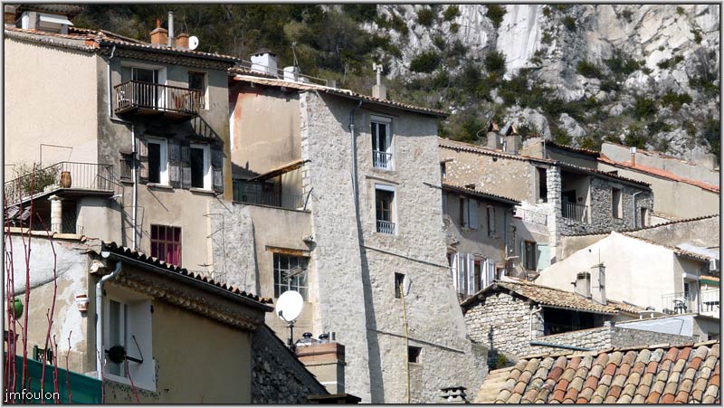 rue-fond-chaude-26web.jpg - Vue sur la partie nord des maisons de la rue Saunerie (côte Font Chaude) depuis la rue Du Bourg Reynaud