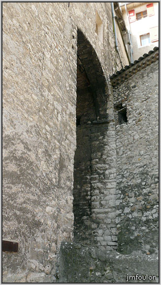 rue-ft-chaude-02web.jpg - Porte de Fonts Chaudes - de plus près