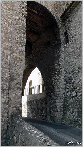rue-ft-chaude-04web.jpg - Porte de Fonts Chaudes - En arrivant par le nord (autre vue)