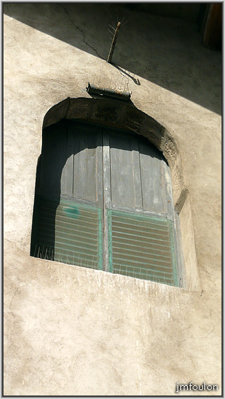 rue-ft-chaude-13web.jpg - Fenière au dessus de la porte vue précédemment