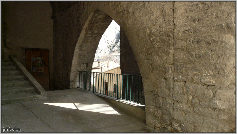 rue-ft-chaude-15web.jpg - Vue vers le nord-est depuis le couvert de Font Chaude