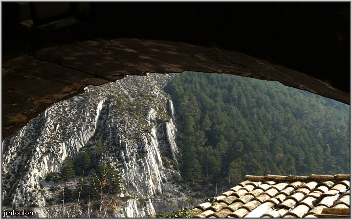 rue-ft-chaude-25web.jpg - Vue vers la Baume depuis le couvert de Font Chaude