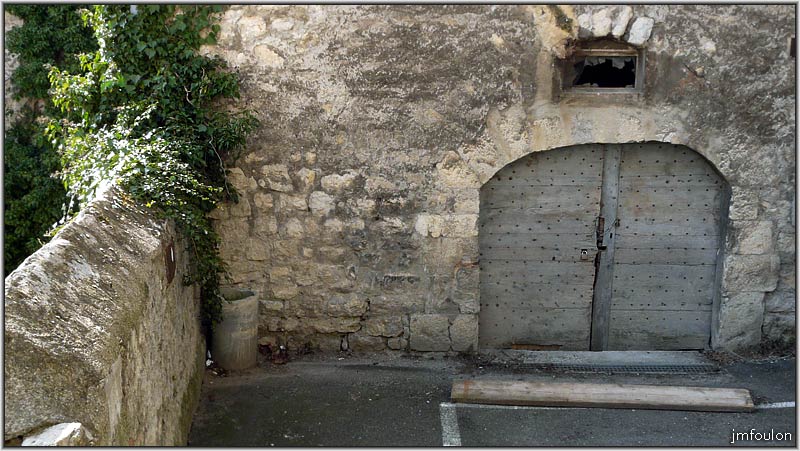 rue-ft-chaude-32web.jpg - Rue Font Chaude - Vieille porte à gauche de la porte de Fonts Chaudes en arrivant du nord