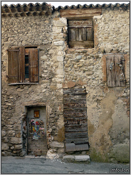 rue-gd-couvert-11web.jpg - Rue du Grand Couvert - Sans doute la maison la plus authentique de la rue, mais quasiment ruinée derrière sa façade
