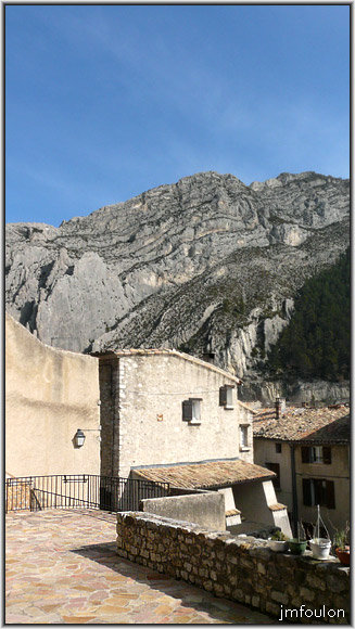 rue-gd-couvert-17web.jpg - Rue du Grand Couvert - Placette entre les deux couverts et vue sur la Baume