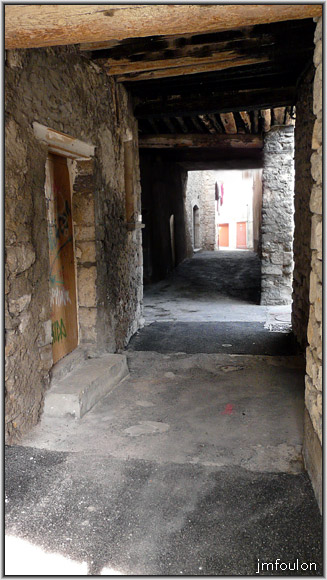 rue-gd-couvert-20web.jpg - Rue du Grand Couvert - Le troisième couvert, le plus long. Juste à droite, la rue de la Croix. Au fond, on rejoint la rue Poterne