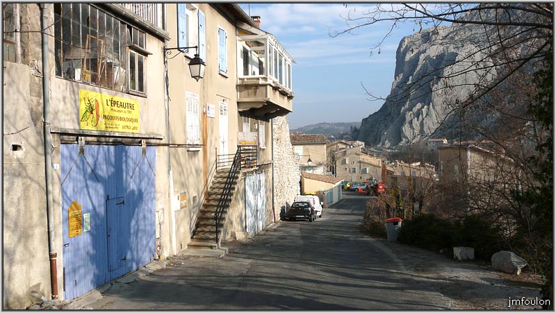 rue-grd-jardin-1web.jpg - Rue des Grands Jardins - Cette rue est parallèle à la rue Porte Sauve qui se trouve plus haut à gauche, et que nous allons parcourir ensuite