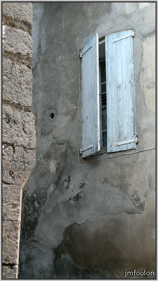 rue-poterne-06web.jpg - Rue Poterne - Angle de mur ouvragé à l'angle de la rue Poterne et de la rue du Grand Couvert. (vu sous un autre angle)