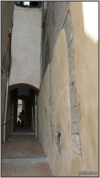 rue-basse-rempart-bas-02web.jpg - Rue Basse des Remparts - On aperçoit la rue Droite au fond du couvert, derrière la P'tite Dame !