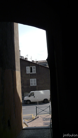 rue-basse-rempart-bas-08web.jpg - Rue Basse des Remparts - Vue sur l'avenue Paul Arène qui est en fait la RN 85