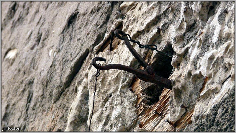 rue-deleuze-02web.jpg - Rue Deleuze - Le système à  droite de la porte qui permettait d'actionner la clochette. Assez rare !