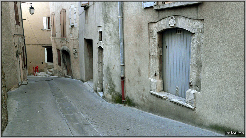 rue-deleuze-04web.jpg - Rue Deleuze - Dans cette rue qui fut jadis commerçante, On trouve quelques belles ouvertures