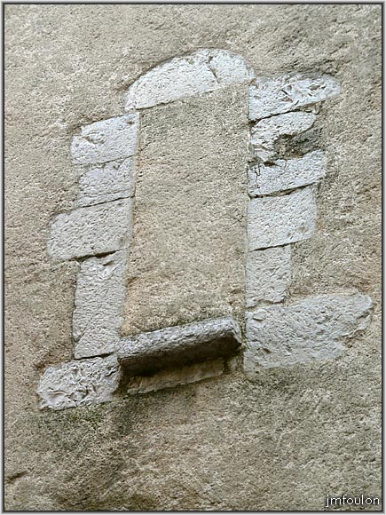 rue-deleuze-09web.jpg - Rue Deleuze - fenêtre avec appui débordant en pierre de taille, aujourd'hui murée