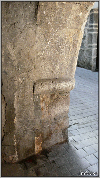 rue-deleuze-14web.jpg - Rue Deleuze - Détail du pied du jambage droit de l'entrée en grosse pierre de taille de l'impasse Deleuze