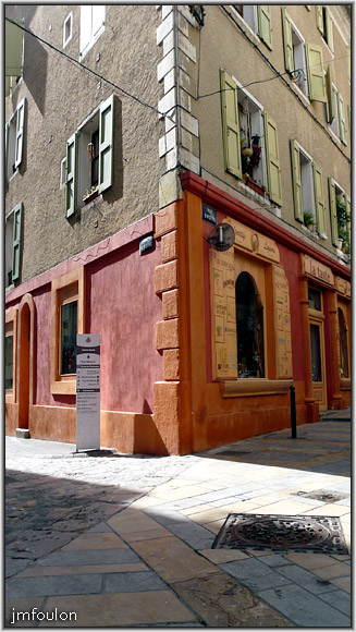 rue-droite-4coins-03web.jpg - Les Quatres Coins - Jonction des rue Droite et Mercerie que nous visiterons plus loin dans cette galerie