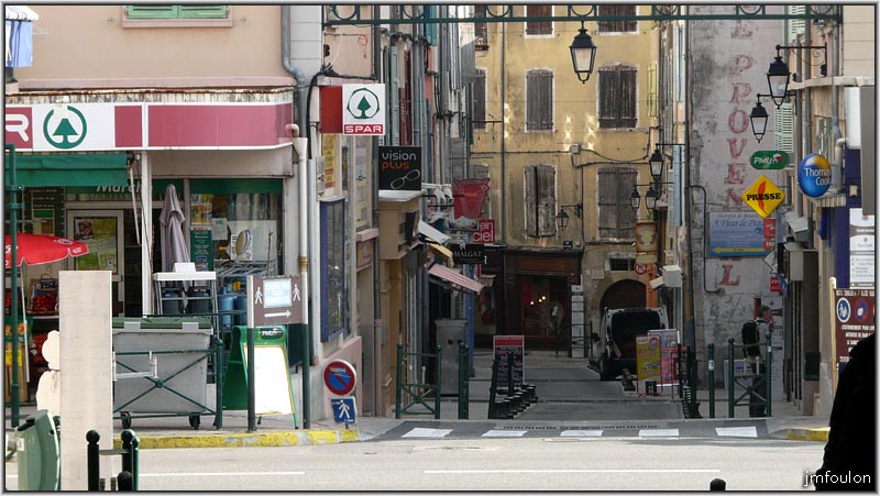 rue-droite-basse-01web.jpg - Rue Droite Basse - Depuis l'entrée de la rue Droite haute. Au fond de la rue, nous apercevons l'Hotel d'Ornano et les Quatres Coins que nous avons vus précédemment. Je nommerai ici la rue Droite haute et basse afin de defférencier les deux parties de celle-ci.