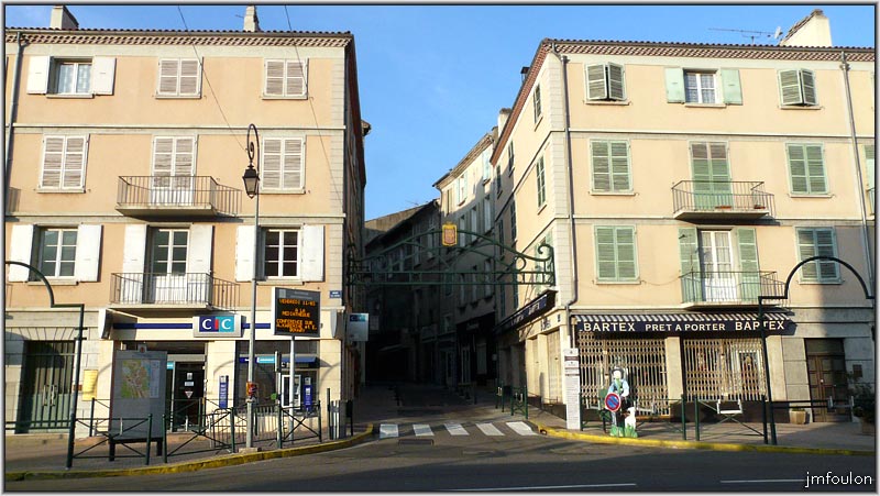 rue-droite-ht-01web.jpg - Rue Droite haute - Entrée de la rue Droite (partie haute) depuis l'entrée de la rue Droite (partie basse)