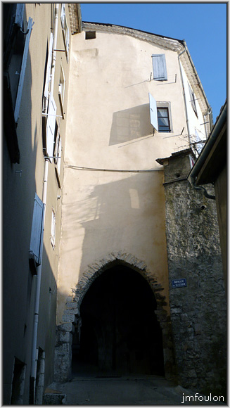 rue-glissoir-02web.jpg - Rue du Glissoir - Nous arrivons au couvert du Glissoir, ainsi nommé car cette rue était jadis gelée l'hiver et les gosses y jouaient à des jeux de glisse
