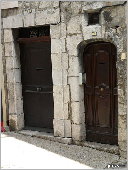 rue-glissoir-10web.jpg - Rue du Glissoir - Portes au début de la rue Mercerie