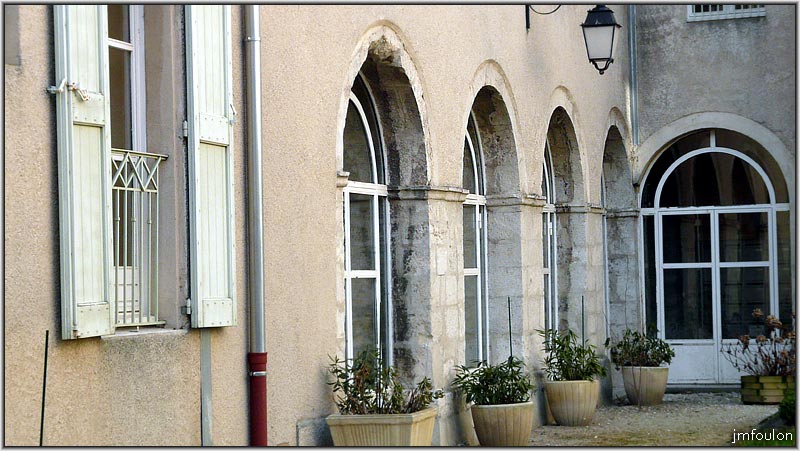 rue-mission-11web.jpg - Rue de la Mission - Vestiges du cloître entouré d’arcades