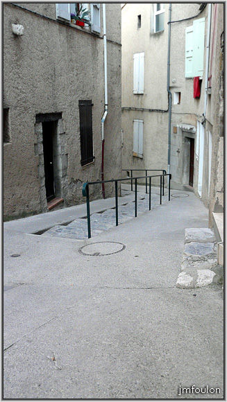 rue-mission-24web.jpg - Rue de la Mission - En continuant on abouti à quelques dizaines de mètres dans la rue Deleuze, vue précédemment