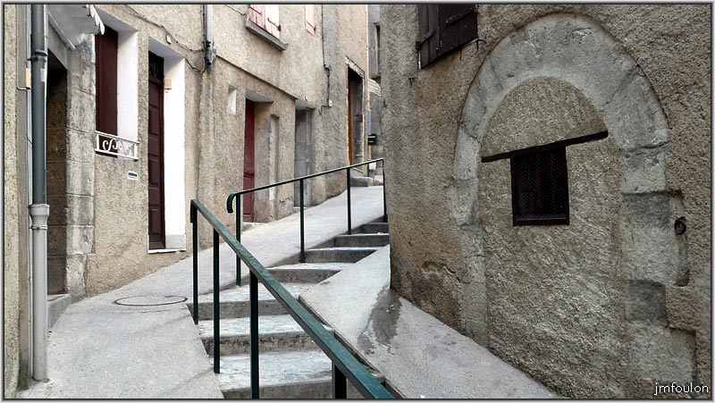 rue-mission-26web.jpg - Rue de la Mission - Vue dans l'autre sens. Toutes ces rues étaient bien entendu caladées jadis