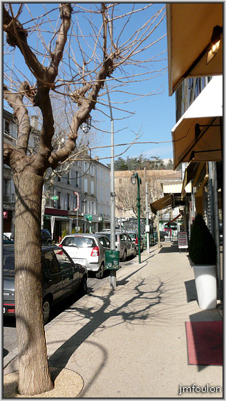 rue-provence-04web.jpg - Rue de Provence - Vue depuis le trottoir est