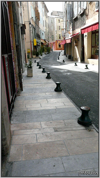 rue-saunerie-09web.jpg - Rue Saunerie - Vue de la rue vers le sud. Au loin les Quatres Coins