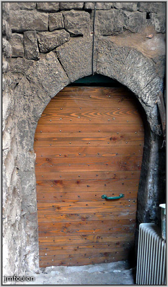 rue-coste-13web.jpg - La Coste - Rue de la Coste. Belle porte médiévale
