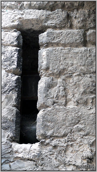 rue-coste-16web.jpg - La Coste - Rue de la Coste. Meurtrière