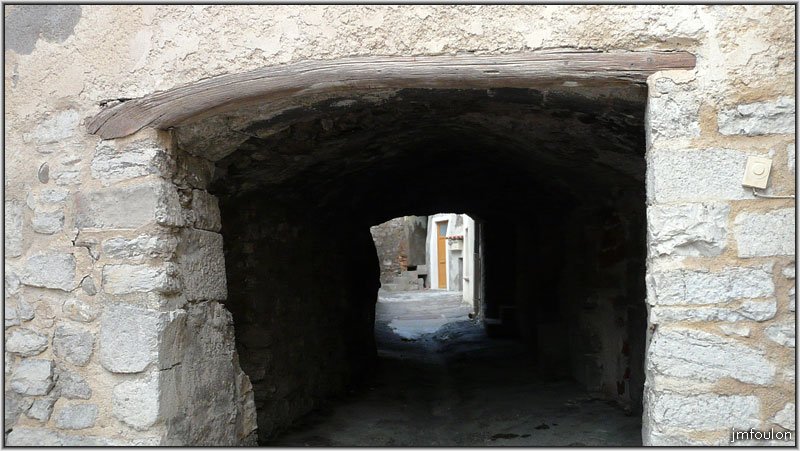 rue-coste-17web.jpg - La Coste - Rue de la Coste. Le couvert (vue vers le nord-ouest)