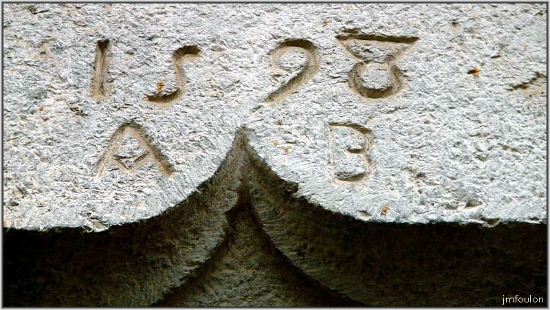 rue-coste-23b-web.jpg - La Coste - Rue de la Coste. Le linteau de la porte (1598 AB). Détail
