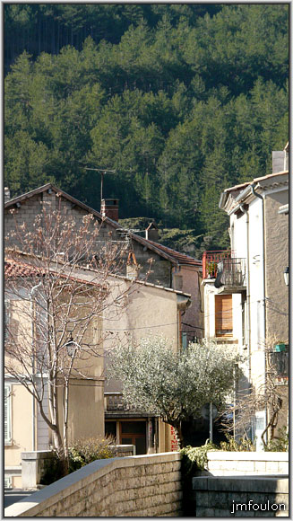 rue-notre-dame-09web.jpg - La Coste - Rue Notre Dame. Vue vers l'ouest et la forêt du Molard